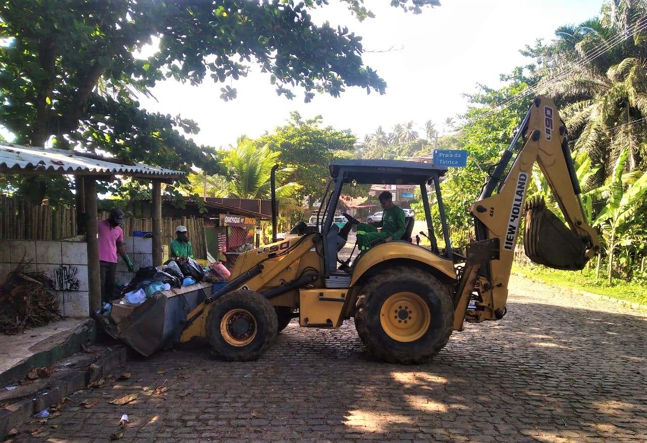 Prefeitura continua com serviços de limpeza das ruas e praias de Itacaré