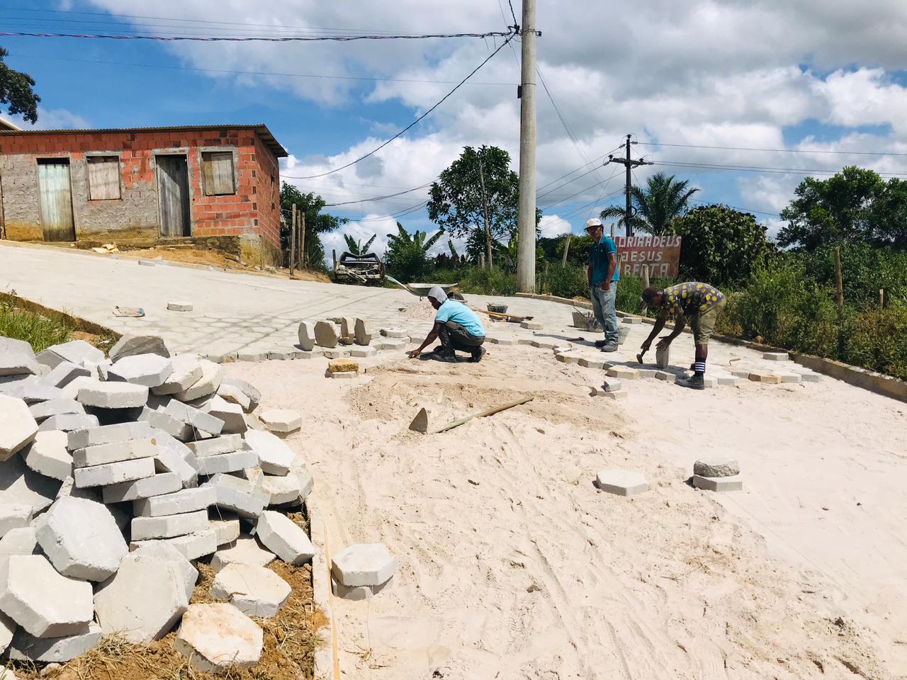 Prefeitura continua com a pavimentação de  ruas no bairro das Casinhas, em Taboquinhas