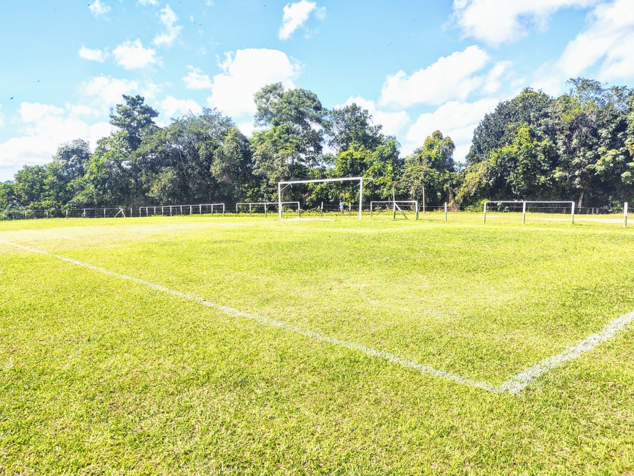 Prefeitura realiza requalificação do campo de futebol de Taboquinhas