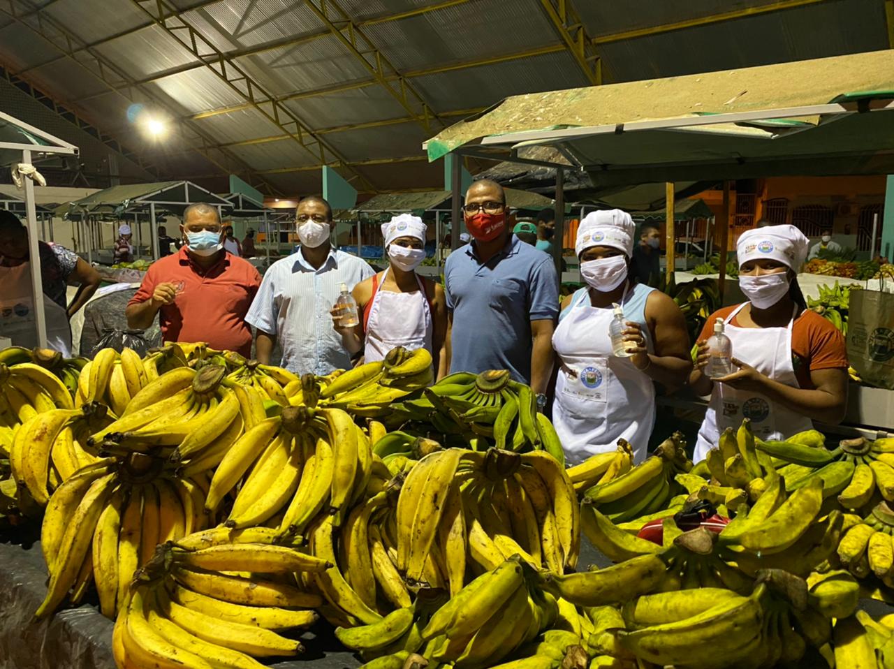 Feirantes de Itacaré recebem kits do programa Feira Segura