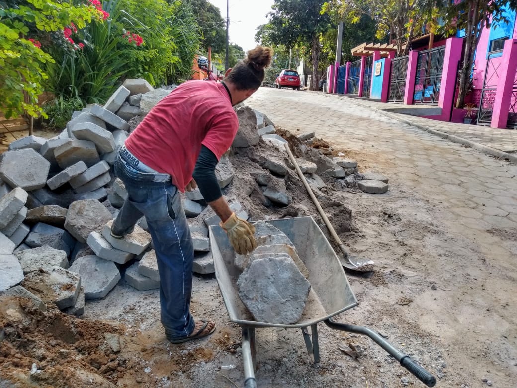 Prefeitura continua com as obras de pavimentação da Rua da Telebahia