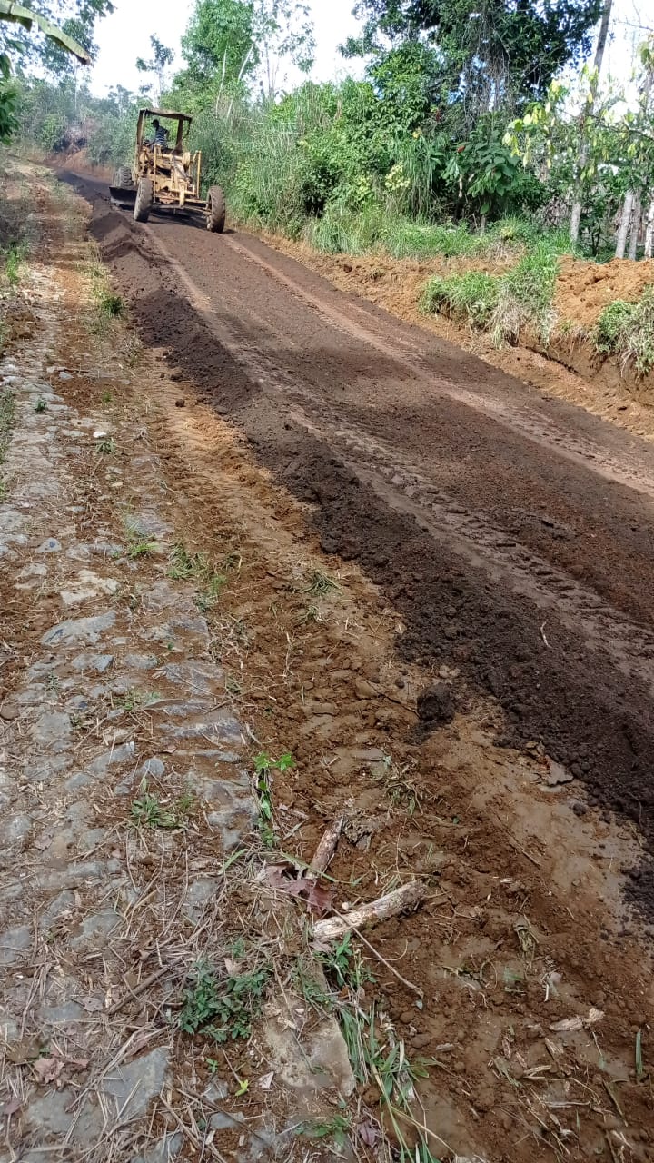 Prefeitura de Itacaré realiza serviço de recuperação da estrada da Mata Velha