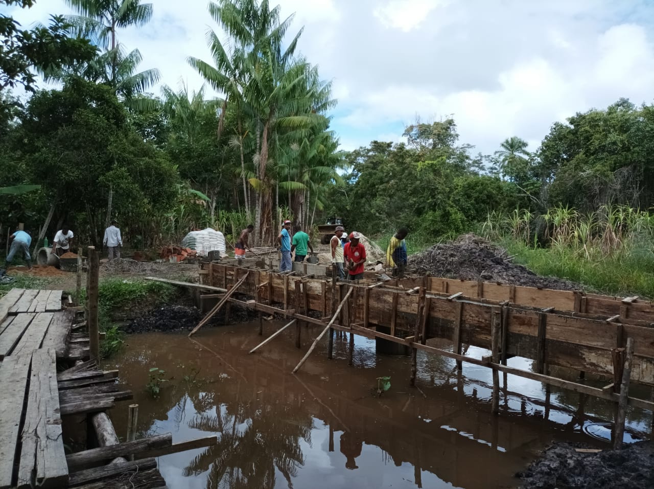 Prefeitura de Itacaré está construindo  mais uma ponte no Quilombo do Fojo