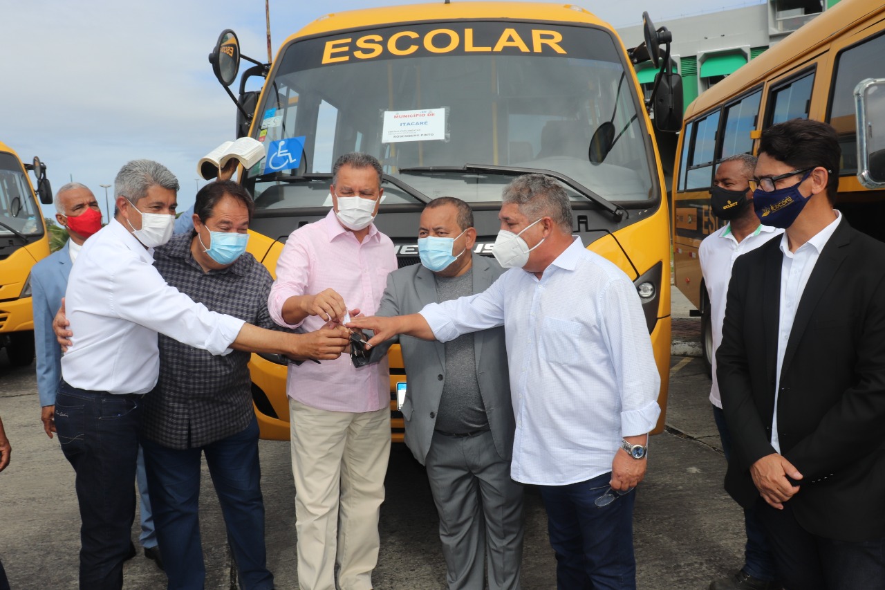 Itacaré recebe um novo ônibus para o transporte dos alunos