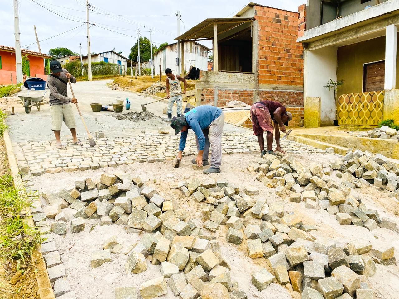 Prefeitura continua com a pavimentação  das ruas das Casinhas, em Taboquinhas