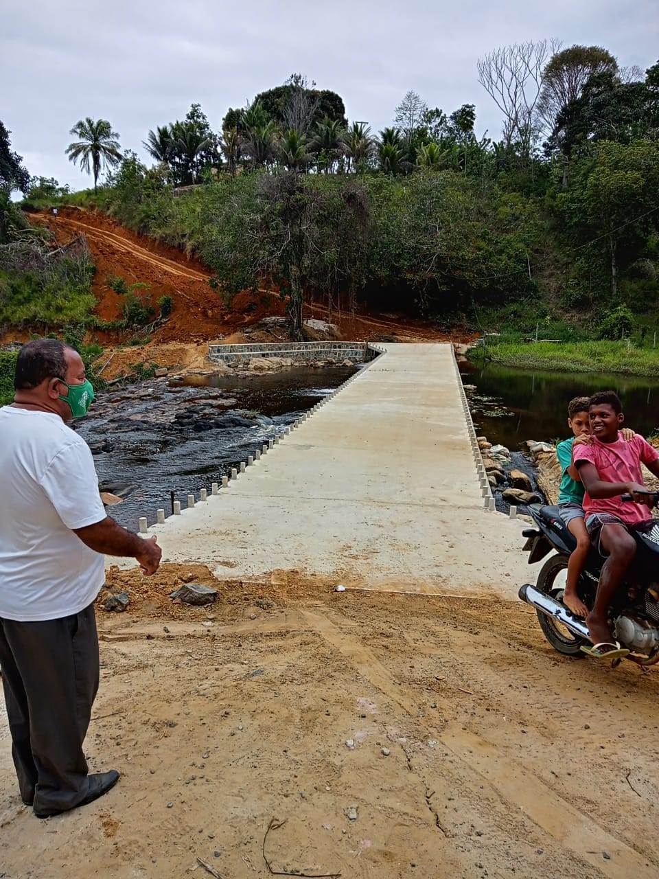 Prefeitura de Itacaré recupera estrada e constrói ponte em Serra de Água