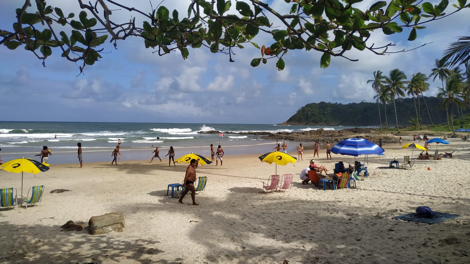 Cabaneiros da Praia do Resende,  em Itacaré, aderem à coleta seletiva