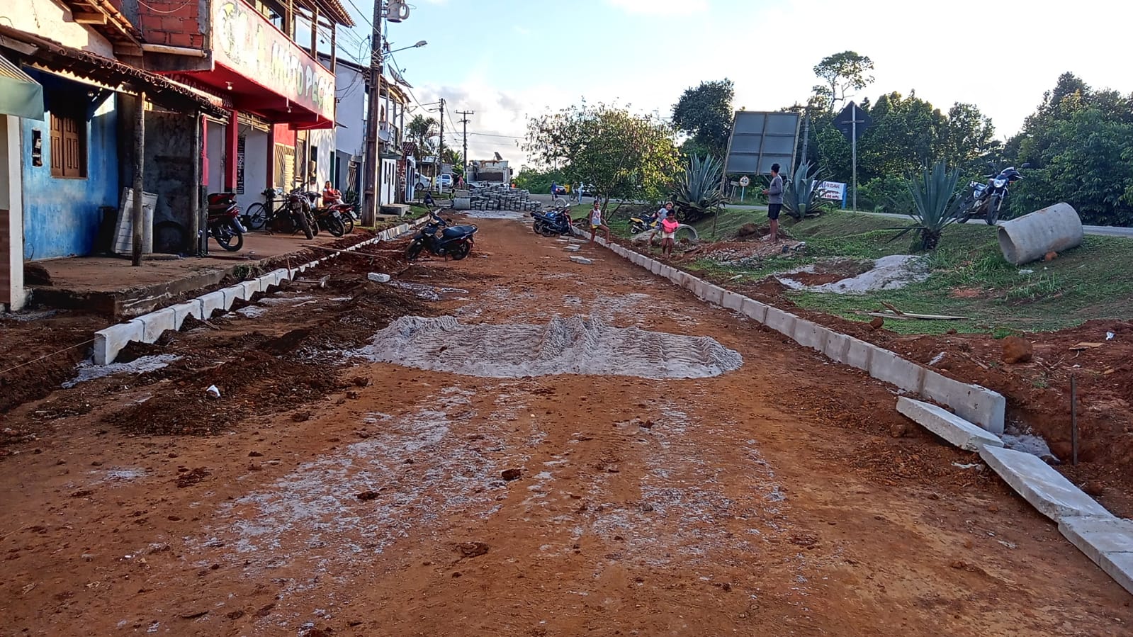 Prefeitura de Itacaré reinicia obras de  pavimentação de ruas da Marambaia