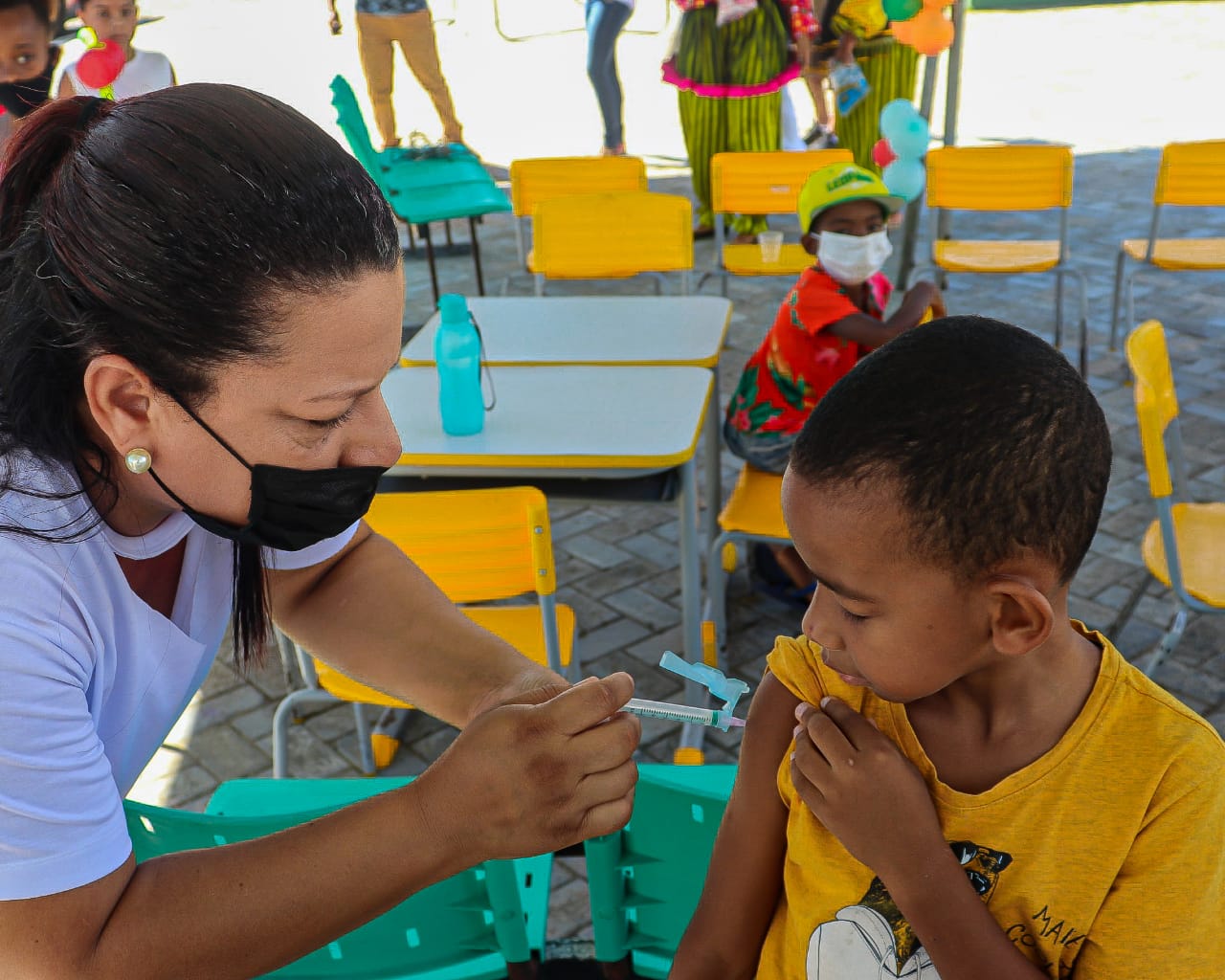 Crianças participam do dia D de intensificação vacinal em Itacaré