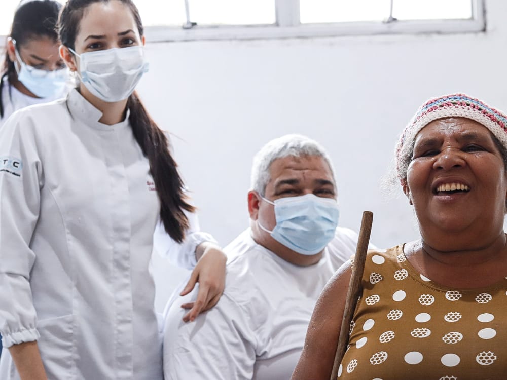 Prefeitura entrega próteses dentárias e eleva a autoestima dos