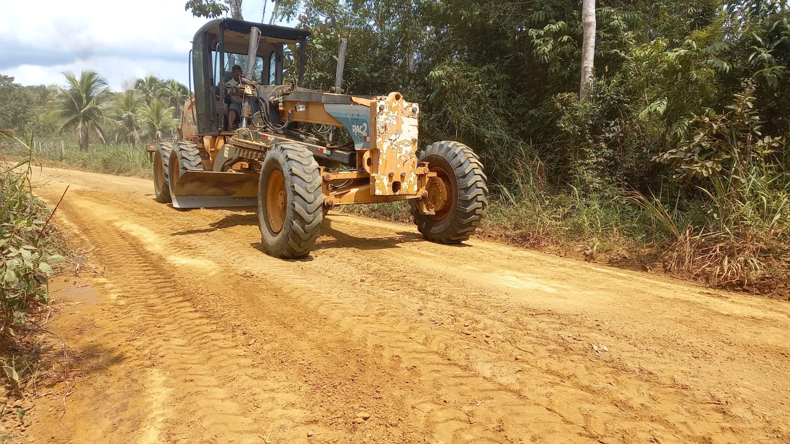 Prefeitura de Itacaré recuperamais estradas na zona rural