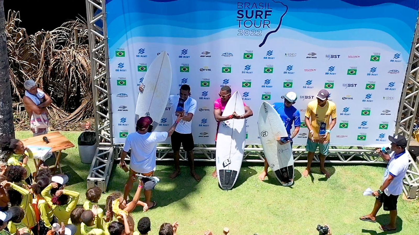 Itacareense Davi Silva vence 3ª etapa do Brasil Surf Tour em casa.