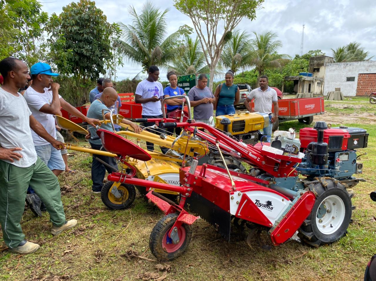 Prefeitura de Itacaré faz entrega de Tratoritos para a agricultura familiar.