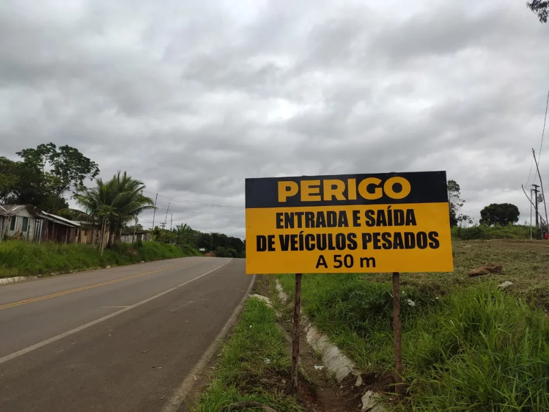 Prefeitura coloca placas de sinalização nas proximidades da área da Estação de Transbordo