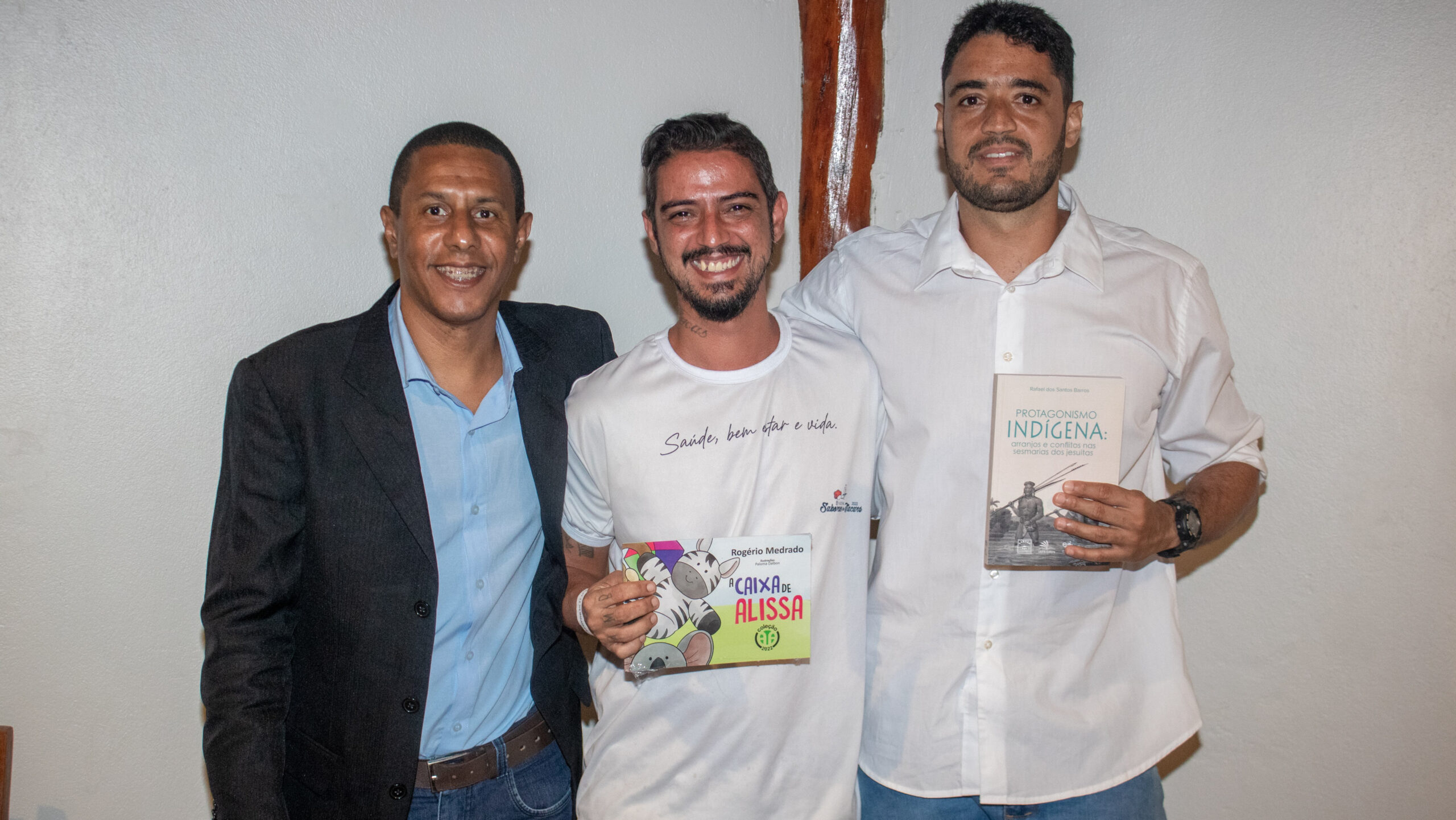 Escritores itacareenses realizam lançamento de livros