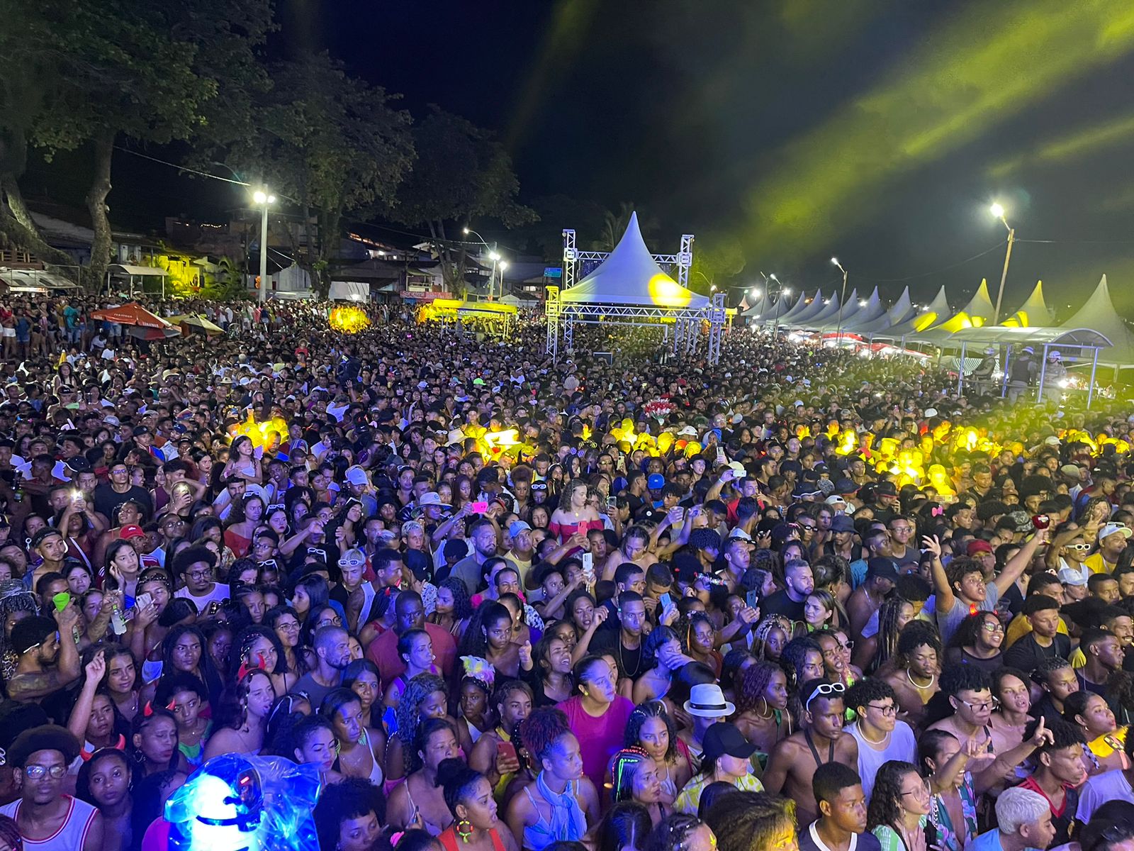 Multidão e musicalidade marcam segunda noite do Carnaval de Itacaré 2023