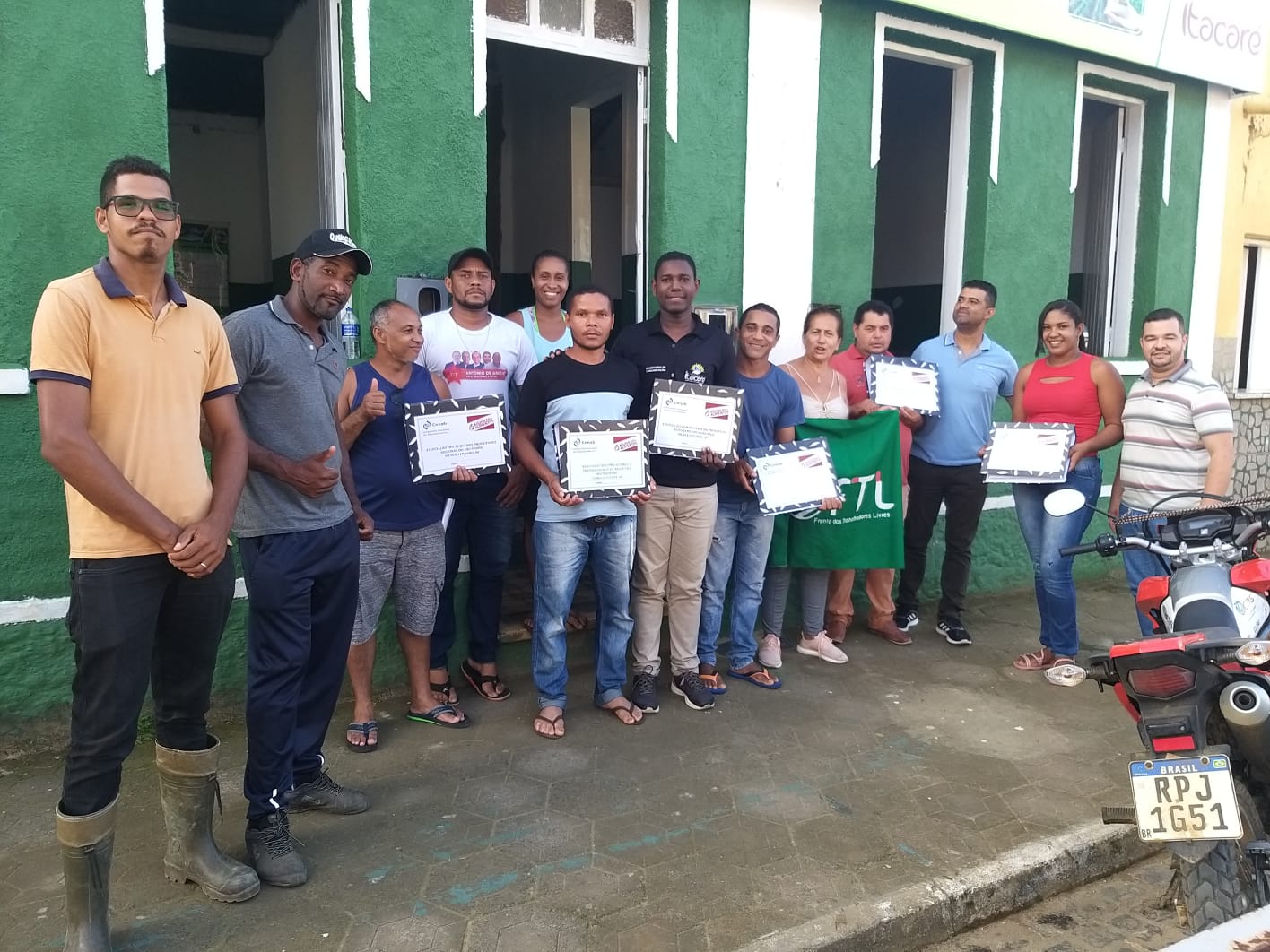 Prefeitura de Itacaré auxilia associações de pequenos agricultores no envio de propostas do PROGRAMA DE AQUISIÇÃO DE ALIMENTOS