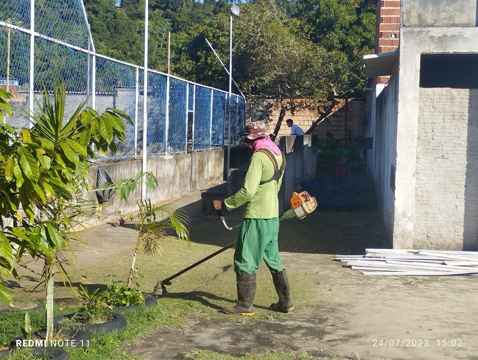 Prefeitura de Itacaré segue com mutirões de limpeza em diversos locais da cidade