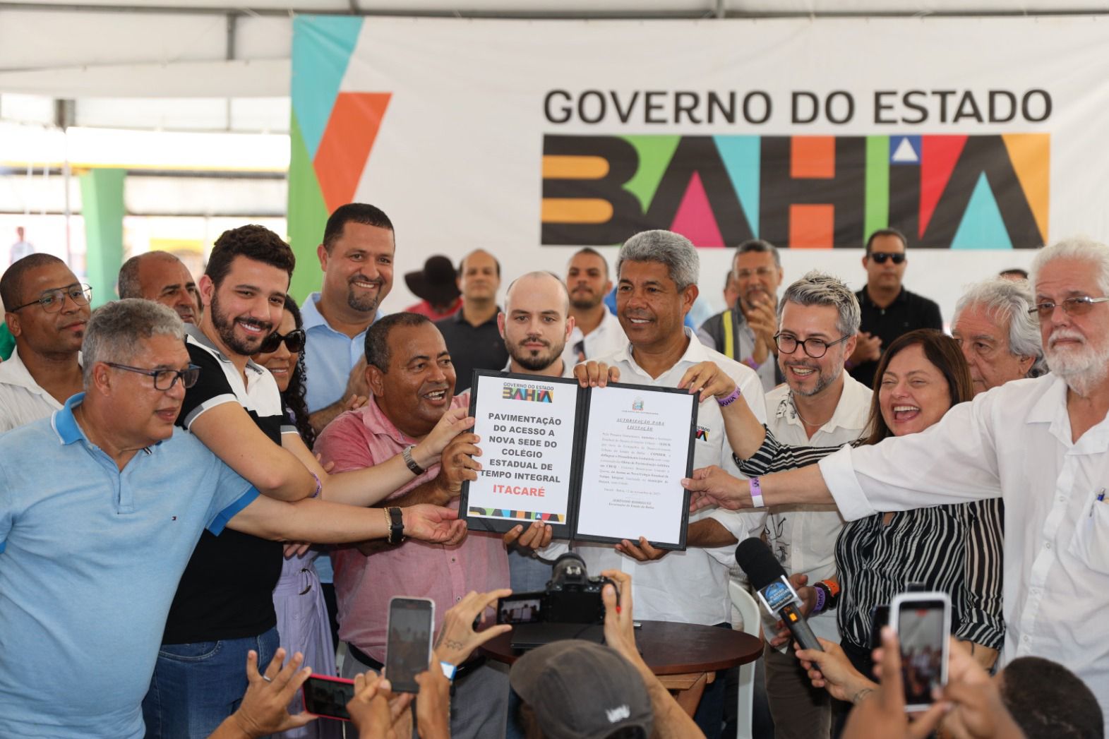 Jerônimo Rodrigues entrega reforma do mercado municipal de Itacaré, inaugura obras e autoriza novos investimentos